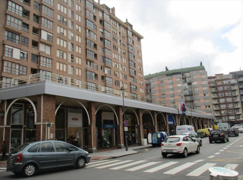 FACHADA EDIFICIO Y ENTORNO